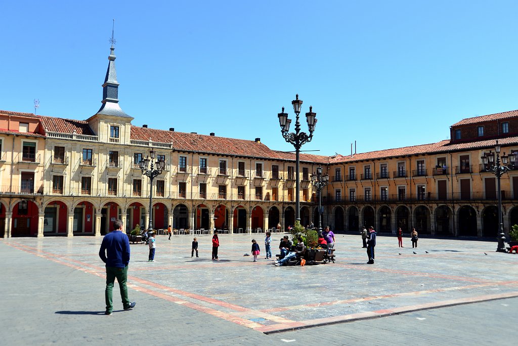 13 Leon - Plaza Mayor.JPG